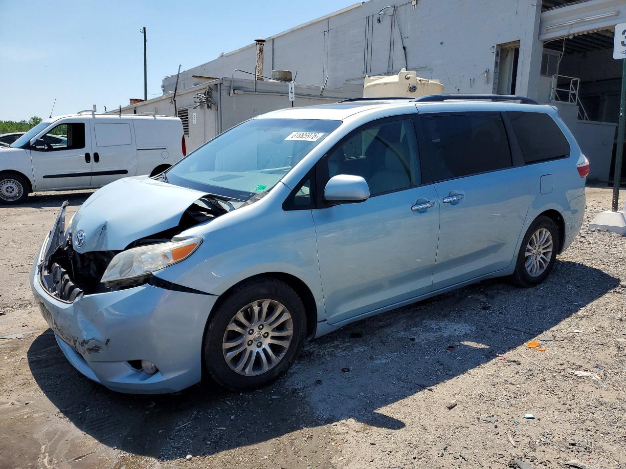 2015 TOYOTA SIENNA