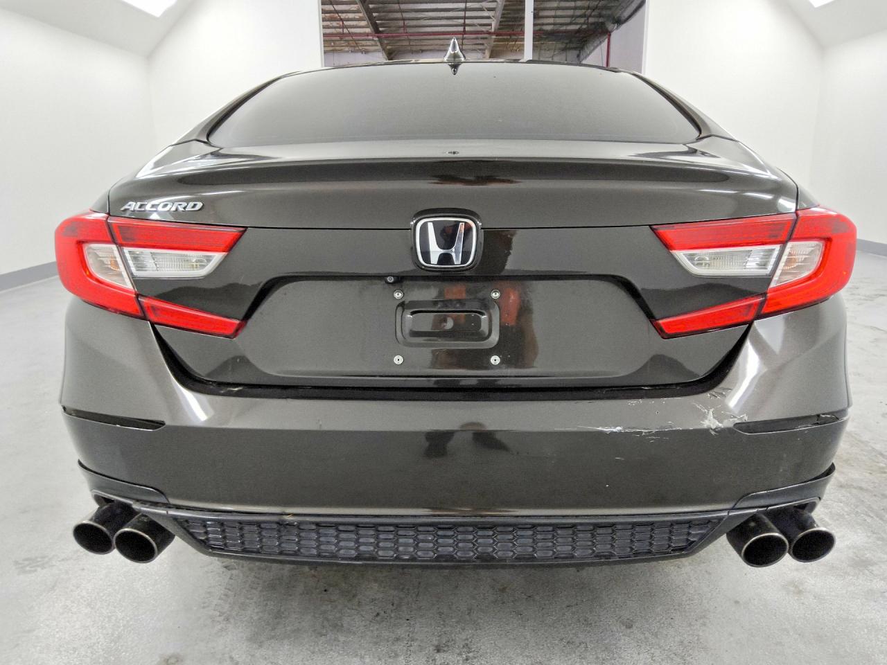1HGCV1F14JA031298 · 2018 HONDA ACCORD · 6/12