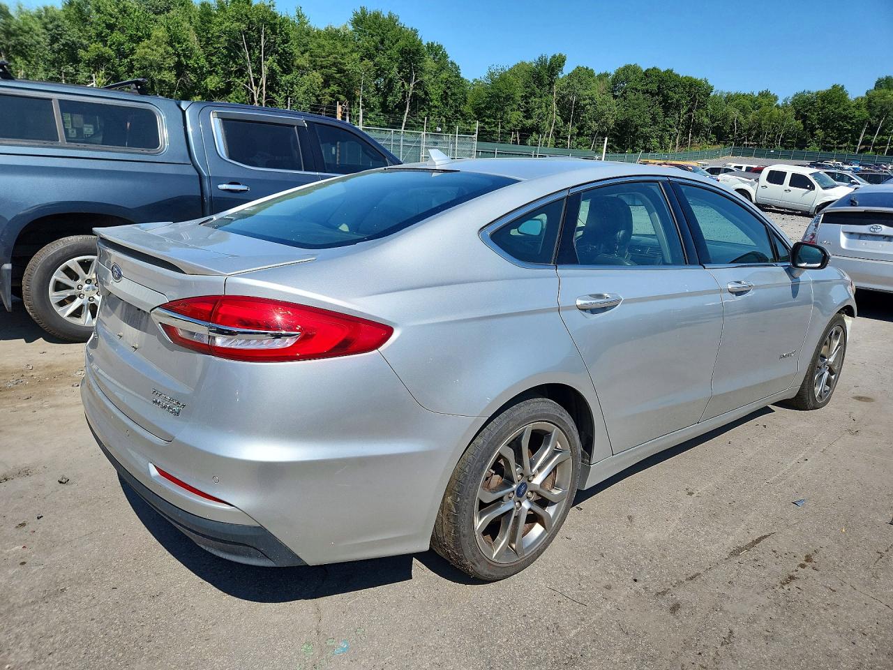 3FA6P0RU3KR180045 · 2019 FORD FUSION · 3/13