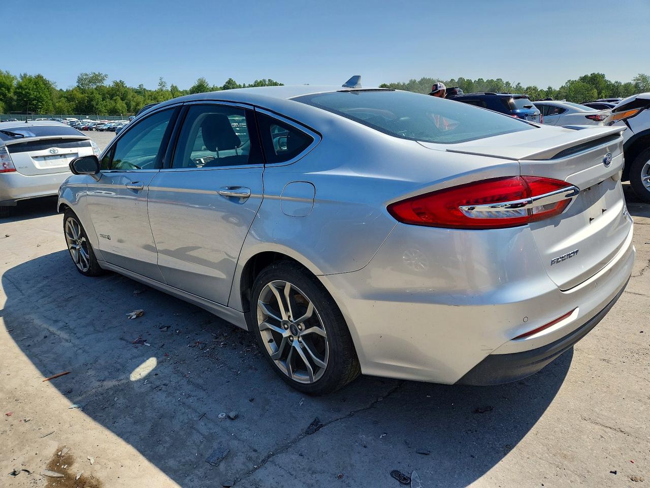 3FA6P0RU3KR180045 · 2019 FORD FUSION · 2/13