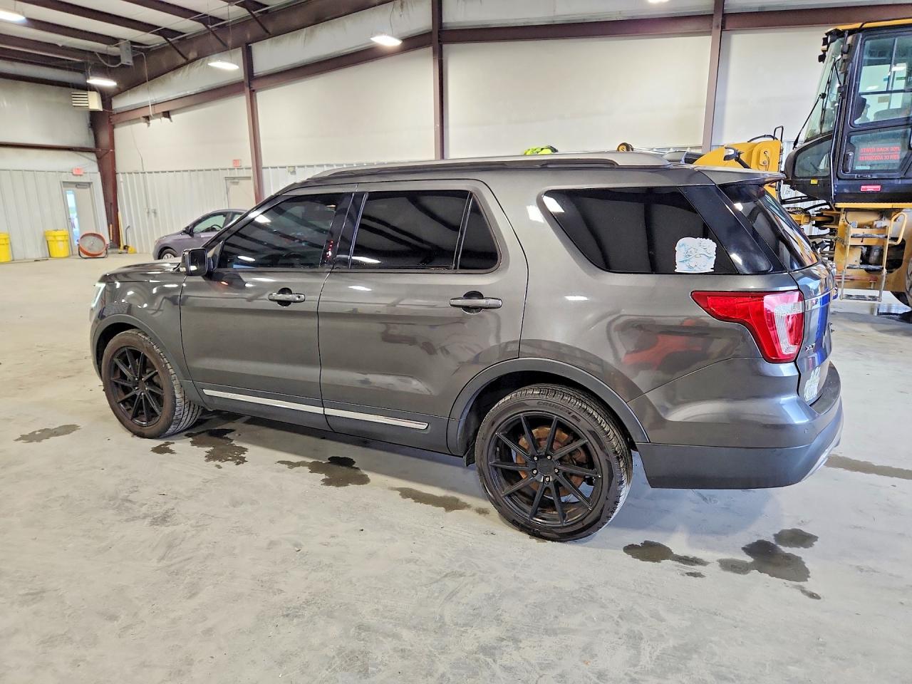 1FM5K7D86HGC80238 · 2017 FORD EXPLORER · 2/13