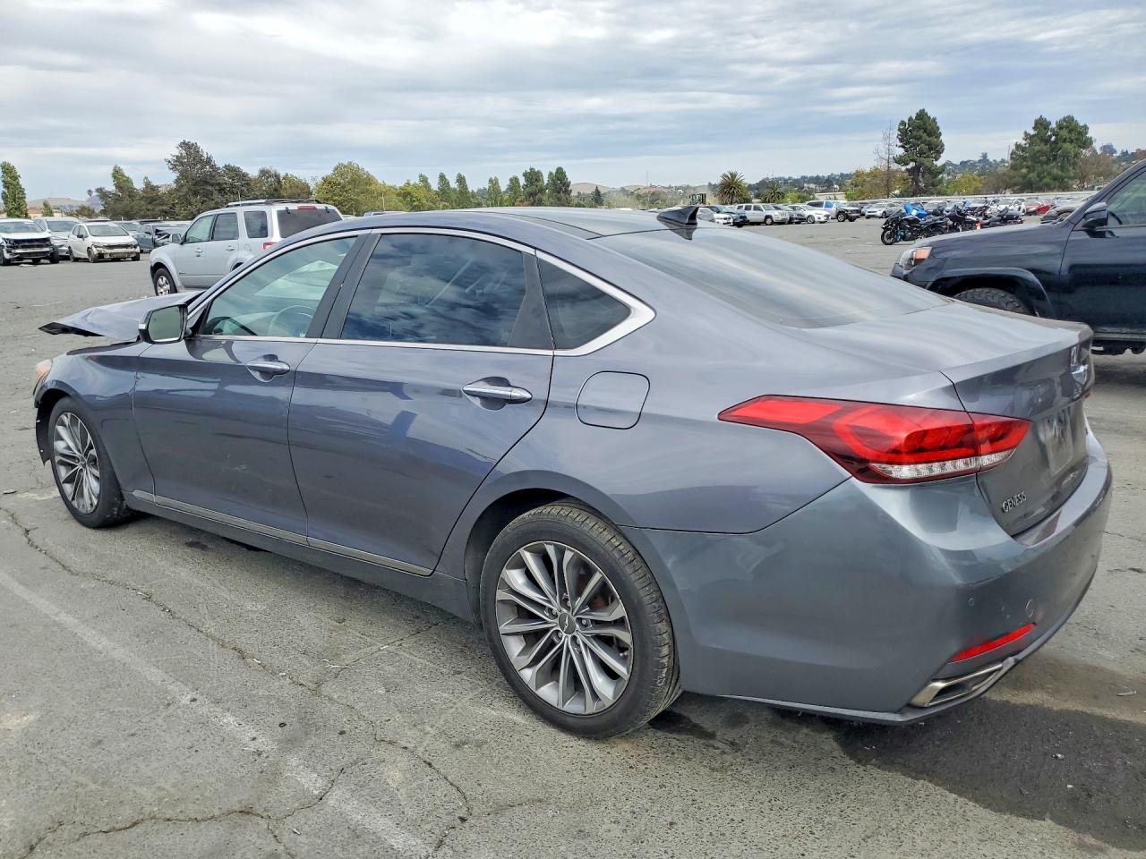 KMHGN4JE6GU135323 · 2016 HYUNDAI GENESIS · 2/13