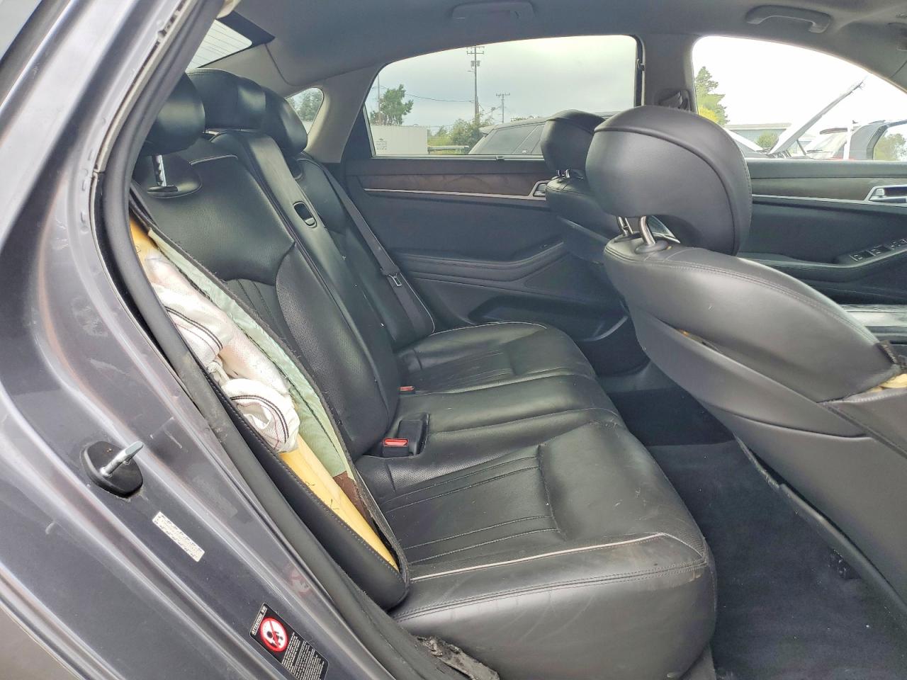 KMHGN4JE6GU135323 · 2016 HYUNDAI GENESIS · 10/13