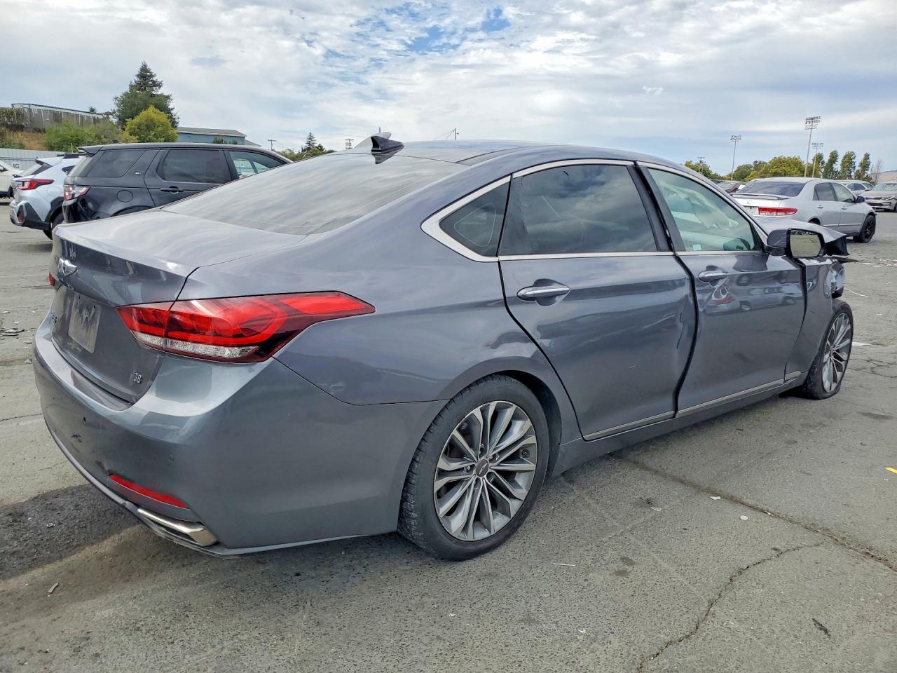 KMHGN4JE6GU135323 · 2016 HYUNDAI GENESIS · 3/13
