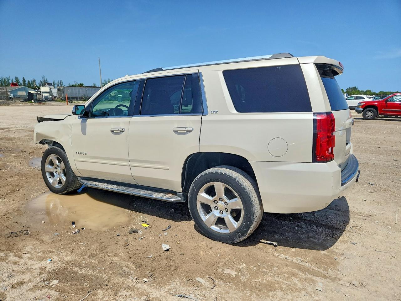 1GNSKCKC6FR636428 · 2015 CHEVROLET TAHOE · 2/14