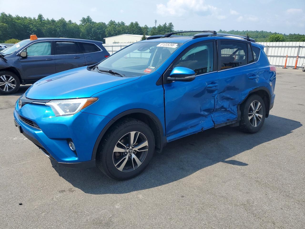 JTMRFREV2HJ174589 · 2017 TOYOTA RAV4