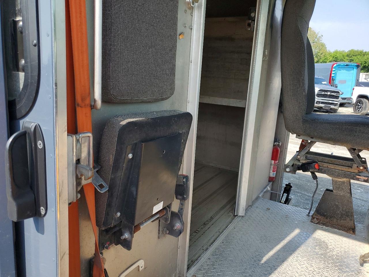 1FC3E4K69KDC48489 · 2019 FORD E450 · 11/13