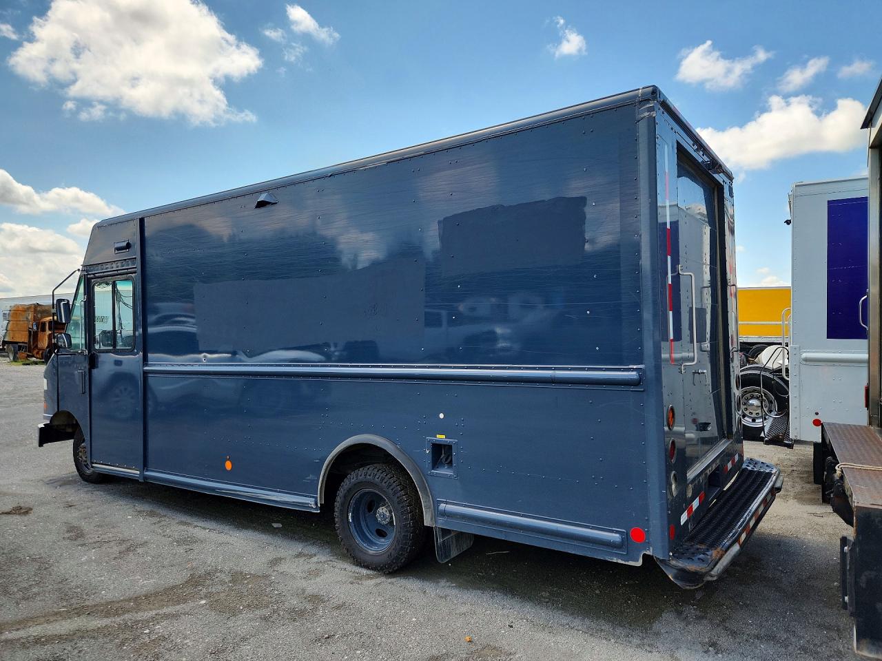 1FC3E4K69KDC48489 · 2019 FORD E450 · 2/13