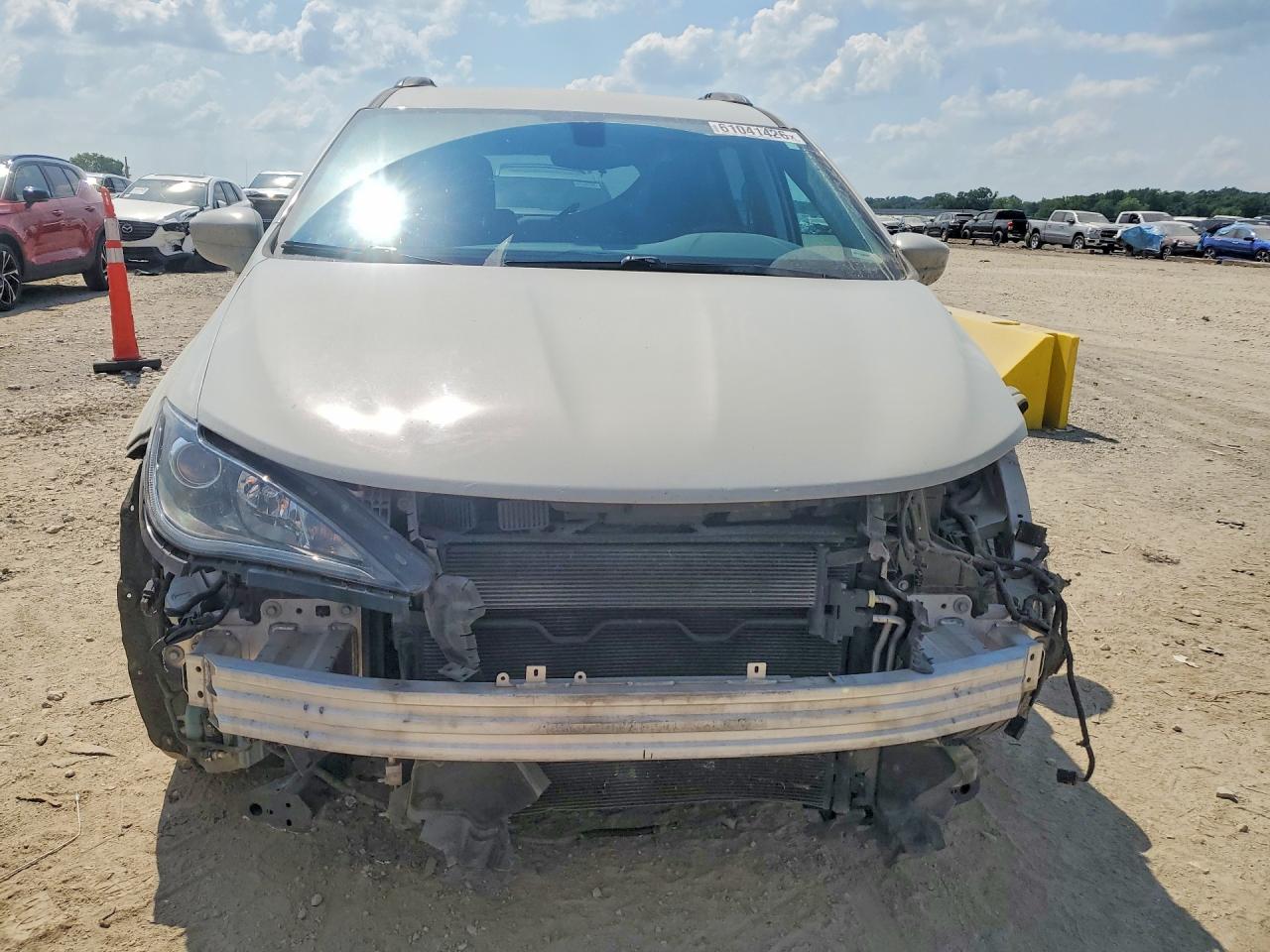2C4RC1BG9HR656794 · 2017 CHRYSLER PACIFICA · 5/11