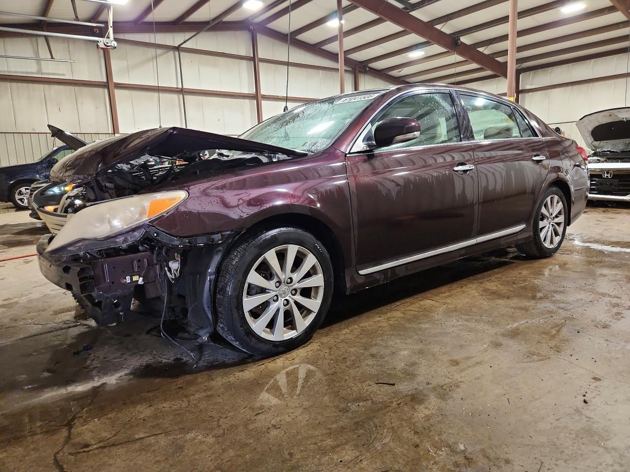 2011 TOYOTA AVALON