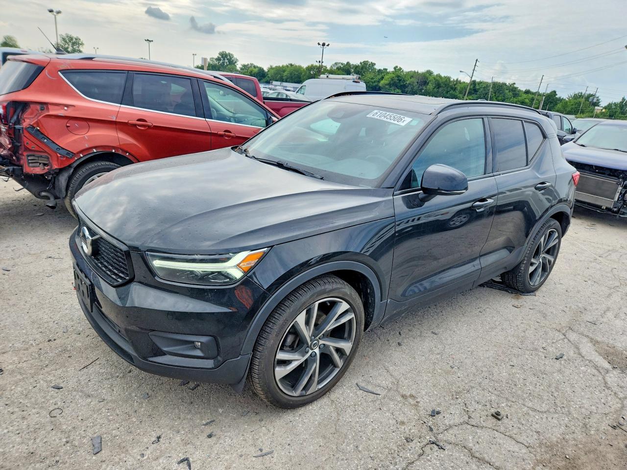 YV4162UM6K2129392 · 2019 VOLVO XC40