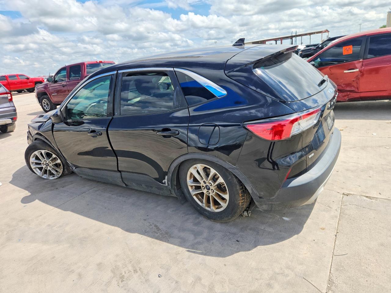 1FMCU0G67LUA10108 · 2020 FORD ESCAPE · 2/13