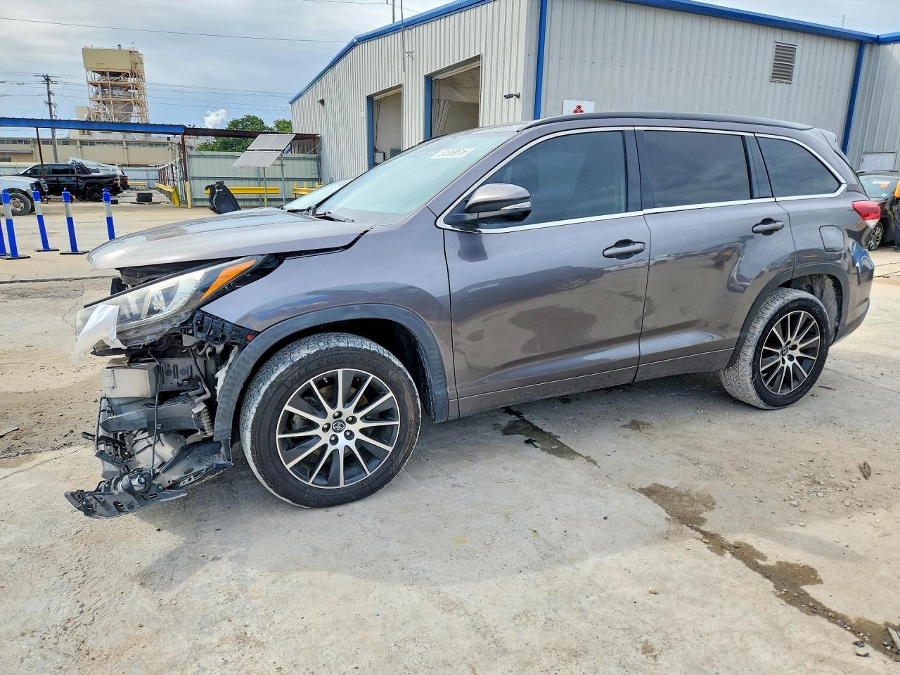 5TDKZRFH8JS546141 · 2018 TOYOTA HIGHLANDER
