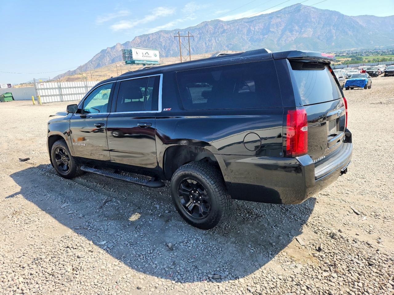 1GNSKHKC7HR398542 · 2017 CHEVROLET SUBURBAN · 2/12