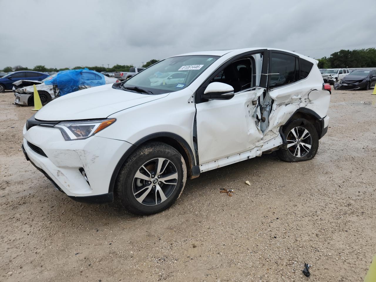 2T3WFREV4JW467761 · 2018 TOYOTA RAV4