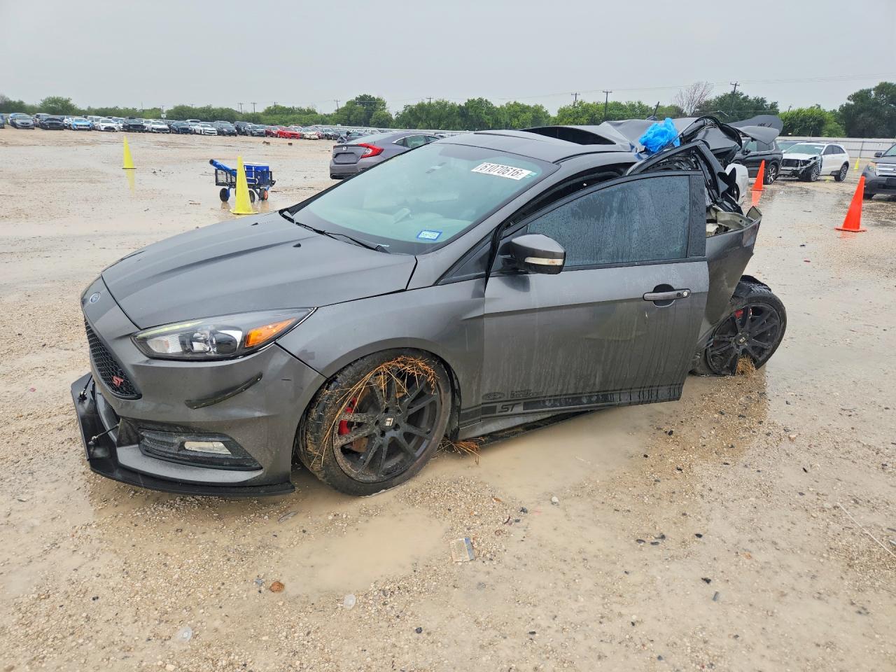 1FADP3L91JL229558 · 2018 FORD FOCUS