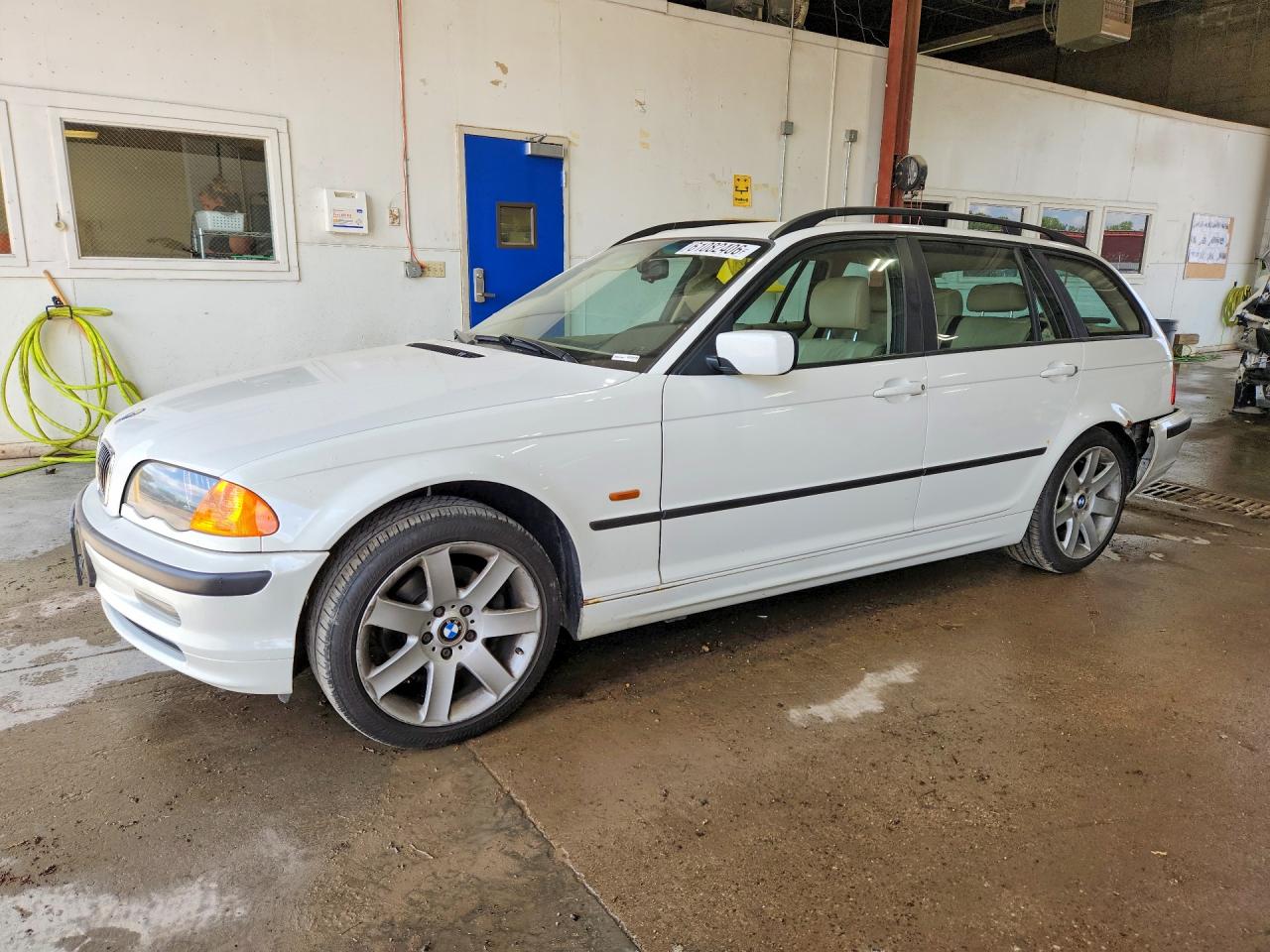 2000 BMW 323