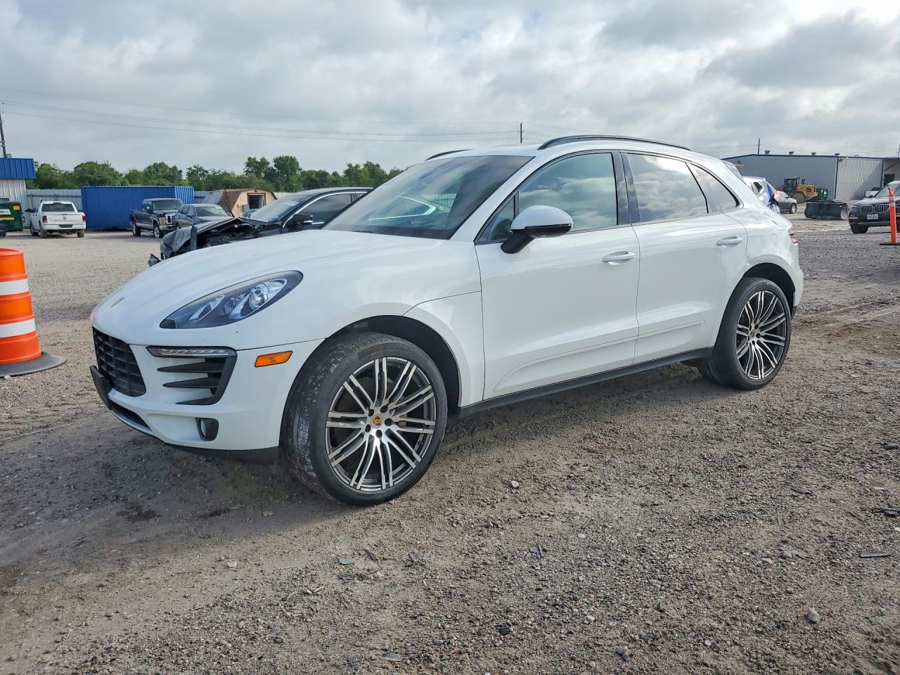 WP1AB2A56GLB41828 · 2016 PORSCHE MACAN