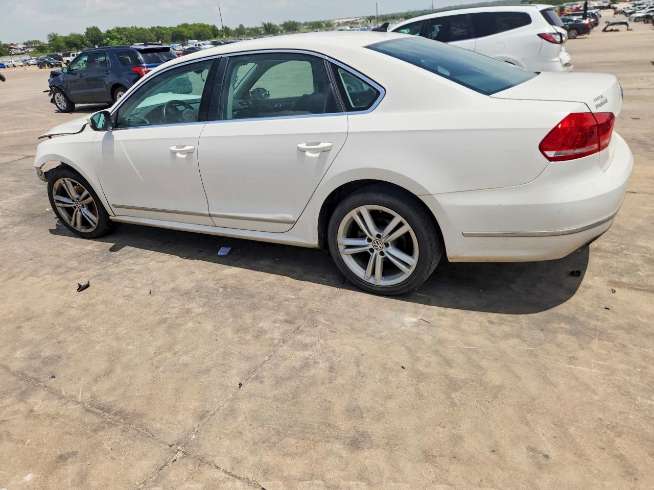 1VWCM7A36DC044508 · 2013 VOLKSWAGEN PASSAT · 2/13