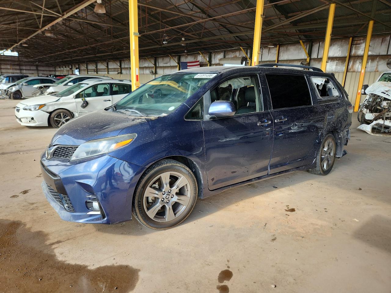5TDXZ3DC6JS944975 · 2018 TOYOTA SIENNA
