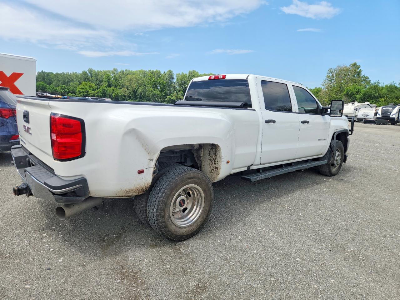 1GT42VCY8JF276175 · 2018 GMC SIERRA · 3/13