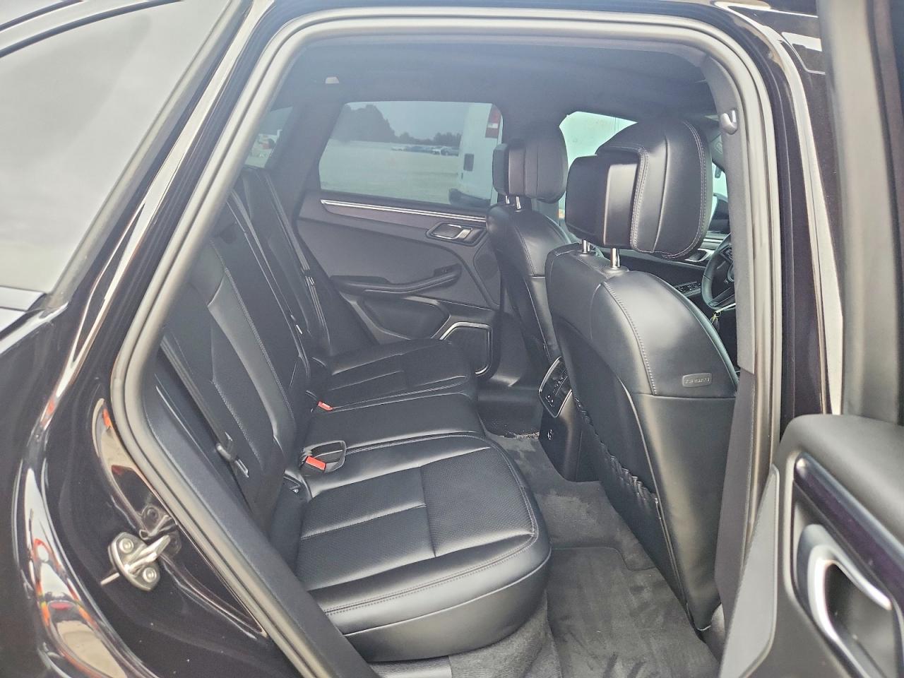 WP1AF2A52PLB55813 · 2023 PORSCHE MACAN · 11/13