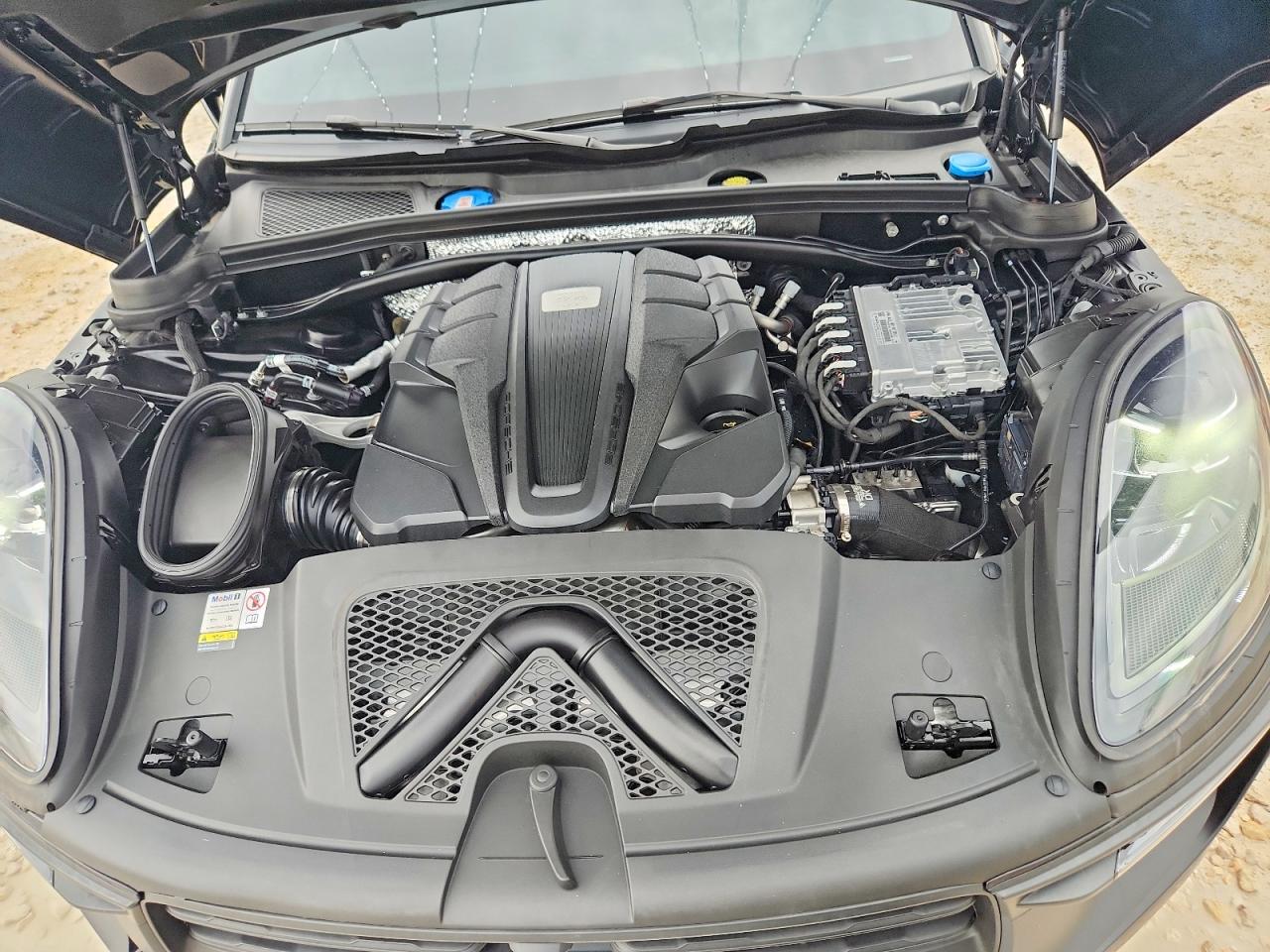 WP1AF2A52PLB55813 · 2023 PORSCHE MACAN · 12/13