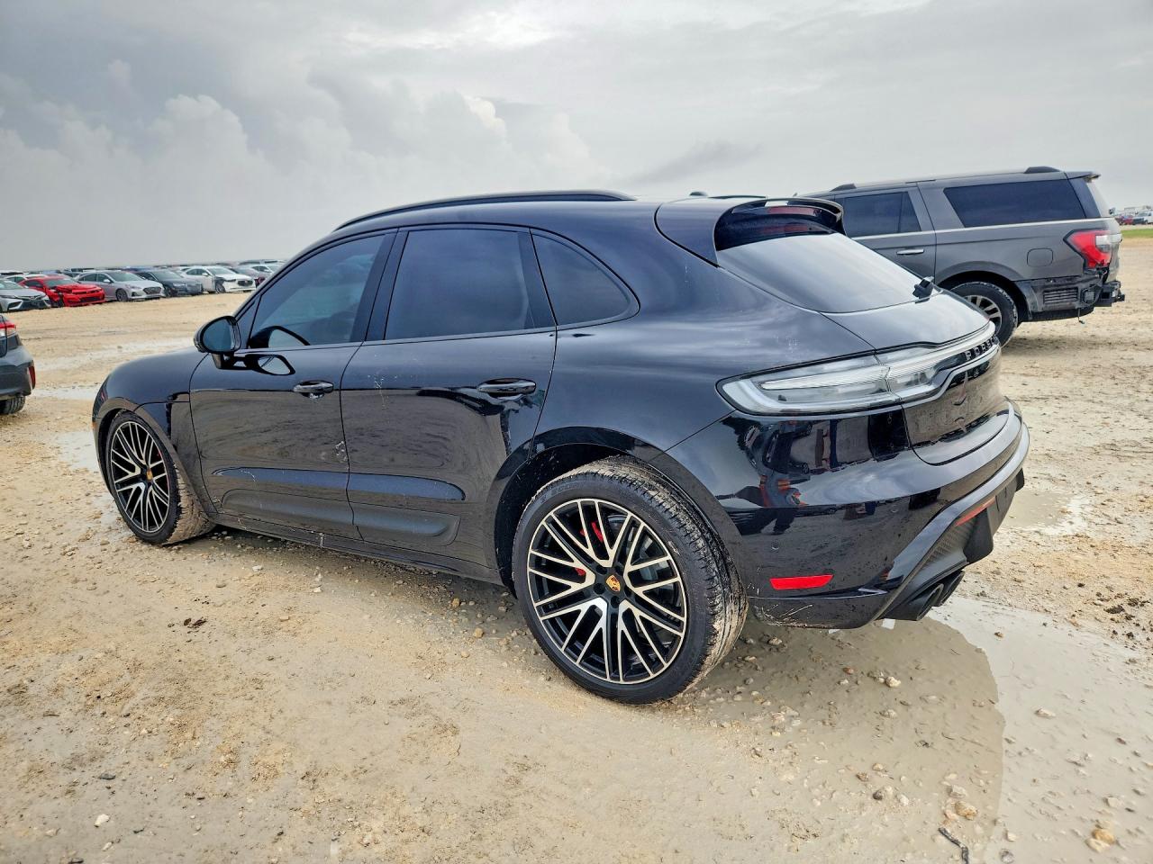 WP1AF2A52PLB55813 · 2023 PORSCHE MACAN · 2/13