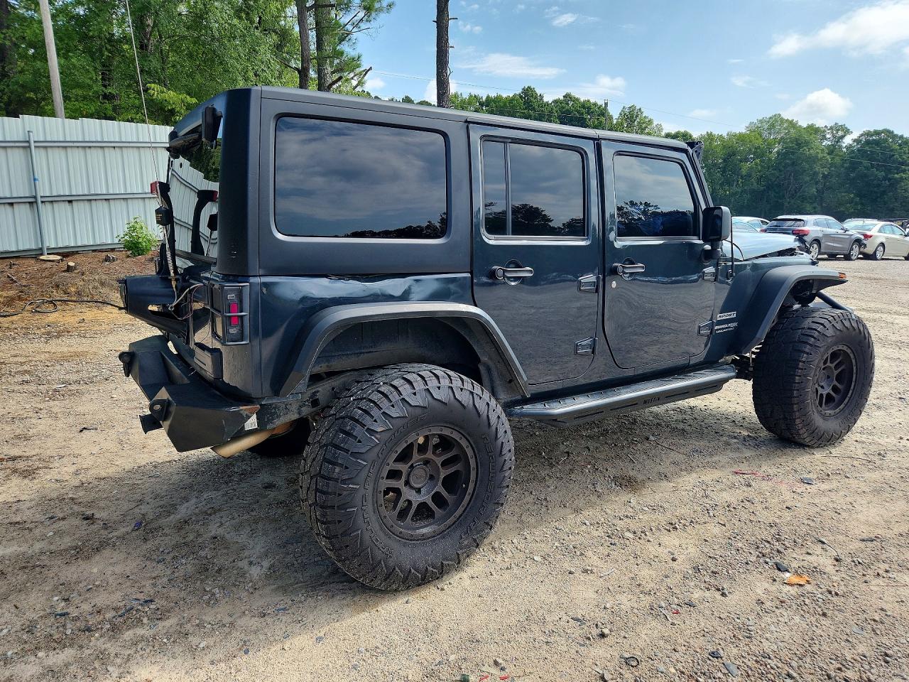 1C4BJWDG6JL858962 · 2018 JEEP WRANGLER UNLIMITED · 3/12