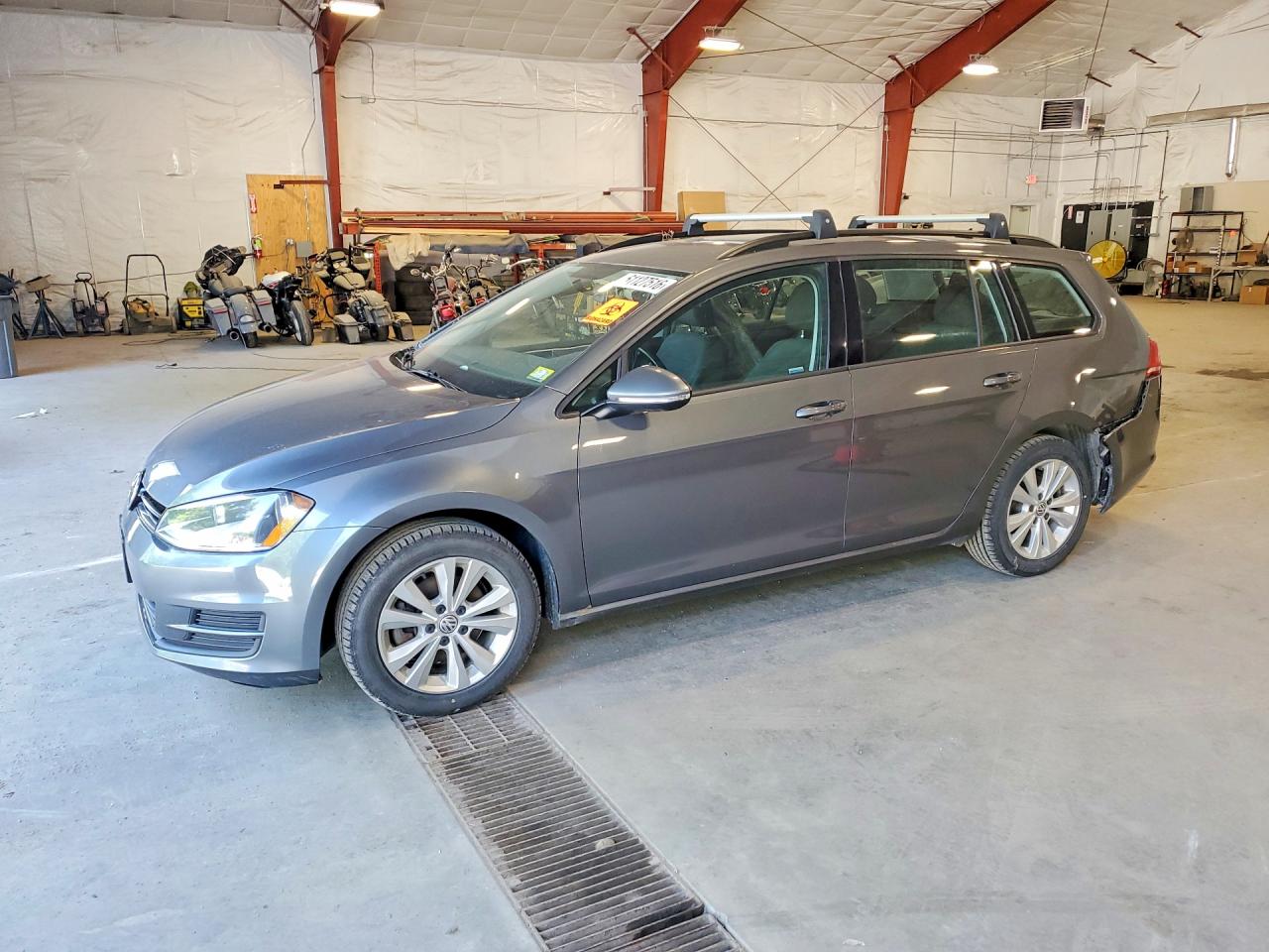 3VW017AU8HM512716 · 2017 VOLKSWAGEN GOLF SPORTWAGEN