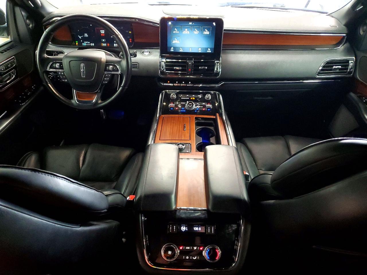 5LMJJ2LT3JEL02589 · 2018 LINCOLN NAVIGATOR · 8/13