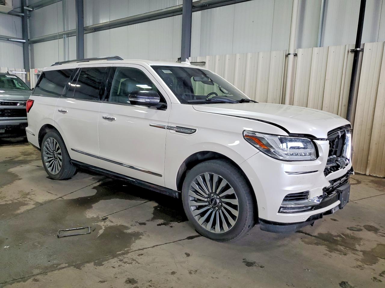 5LMJJ2LT3JEL02589 · 2018 LINCOLN NAVIGATOR · 4/13