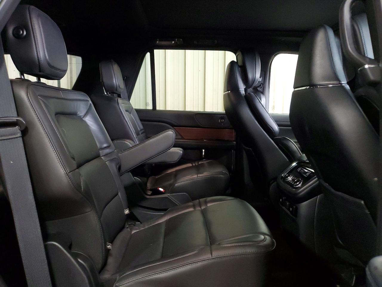 5LMJJ2LT3JEL02589 · 2018 LINCOLN NAVIGATOR · 11/13