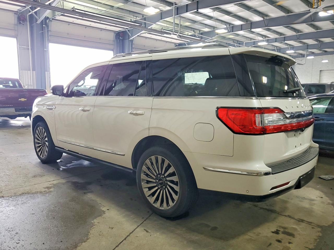 5LMJJ2LT3JEL02589 · 2018 LINCOLN NAVIGATOR · 2/13