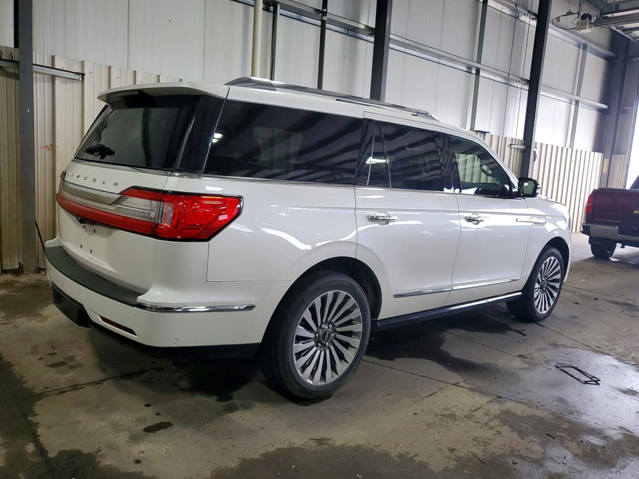 5LMJJ2LT3JEL02589 · 2018 LINCOLN NAVIGATOR · 3/13