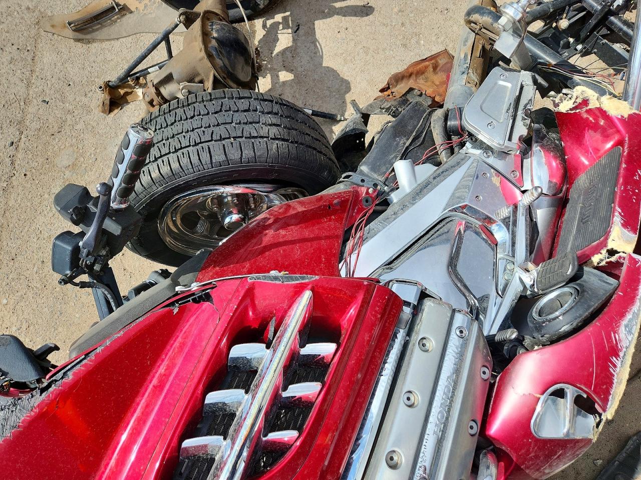 1HFSC470X4A300261 · 2004 HONDA GL1800 · 5/9