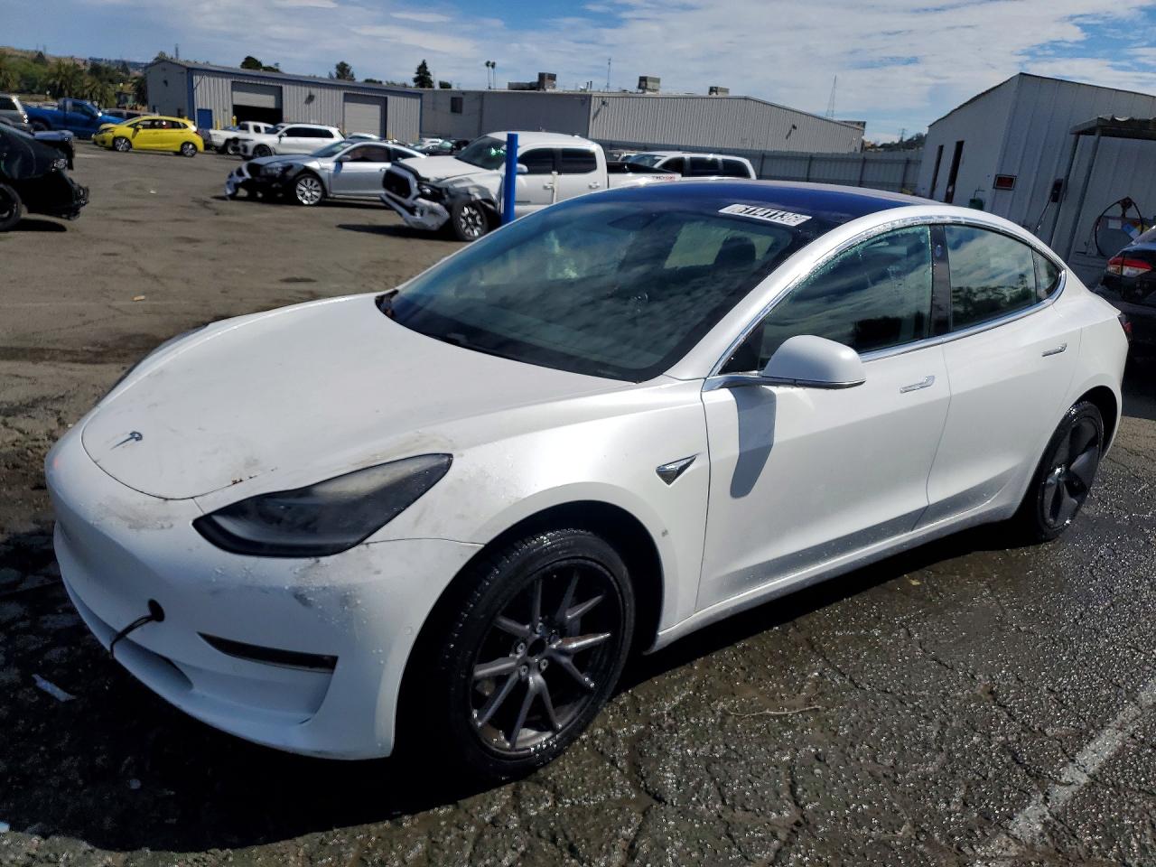 5YJ3E1EA1JF013218 · 2018 TESLA MODEL 3