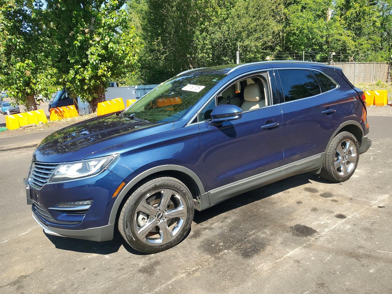 5LMCJ2D90HUL57982 · 2017 LINCOLN MKC