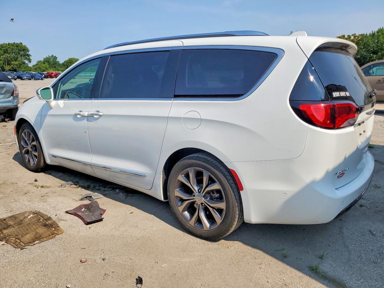 2C4RC1GG8HR821713 · 2017 CHRYSLER PACIFICA · 2/13