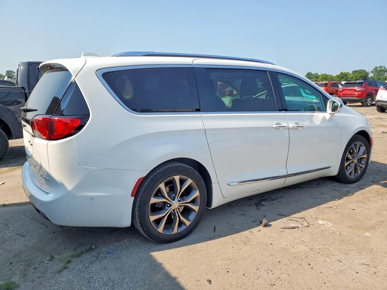 2C4RC1GG8HR821713 · 2017 CHRYSLER PACIFICA · 3/13