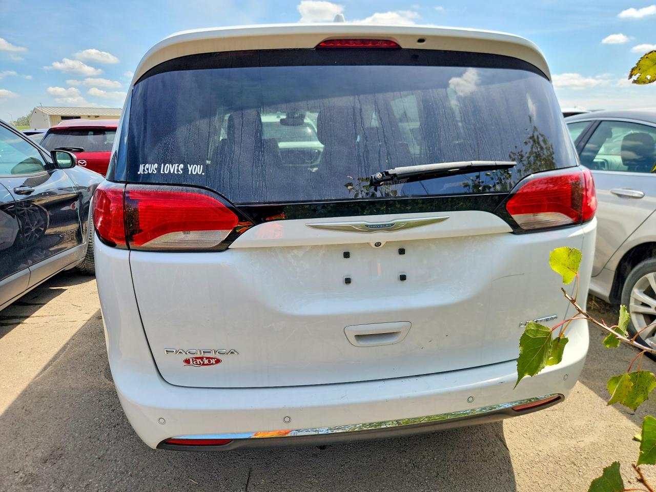 2C4RC1GG8HR821713 · 2017 CHRYSLER PACIFICA · 6/13