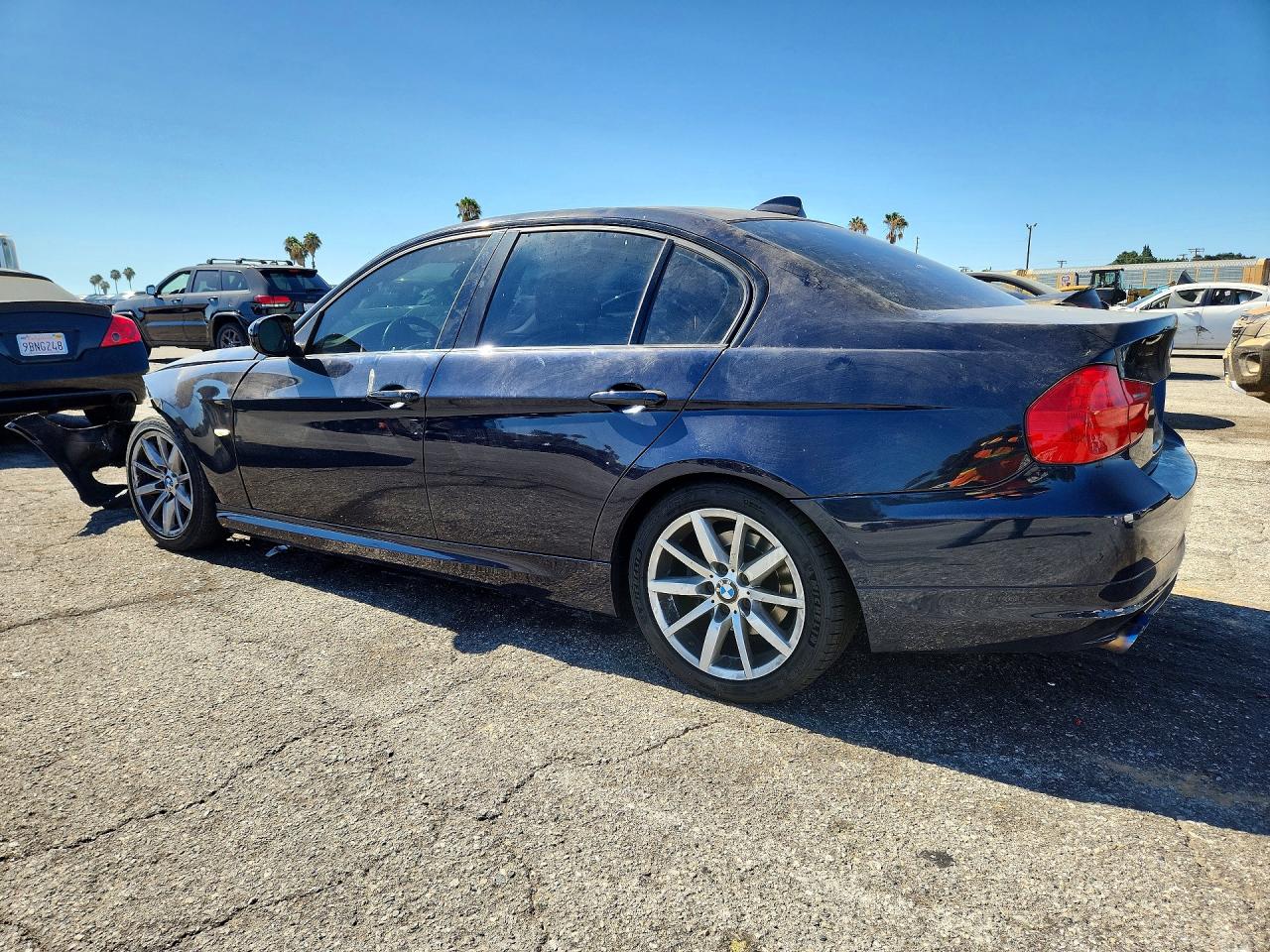 WBAPH53509A437304 · 2009 BMW 328 · 2/12