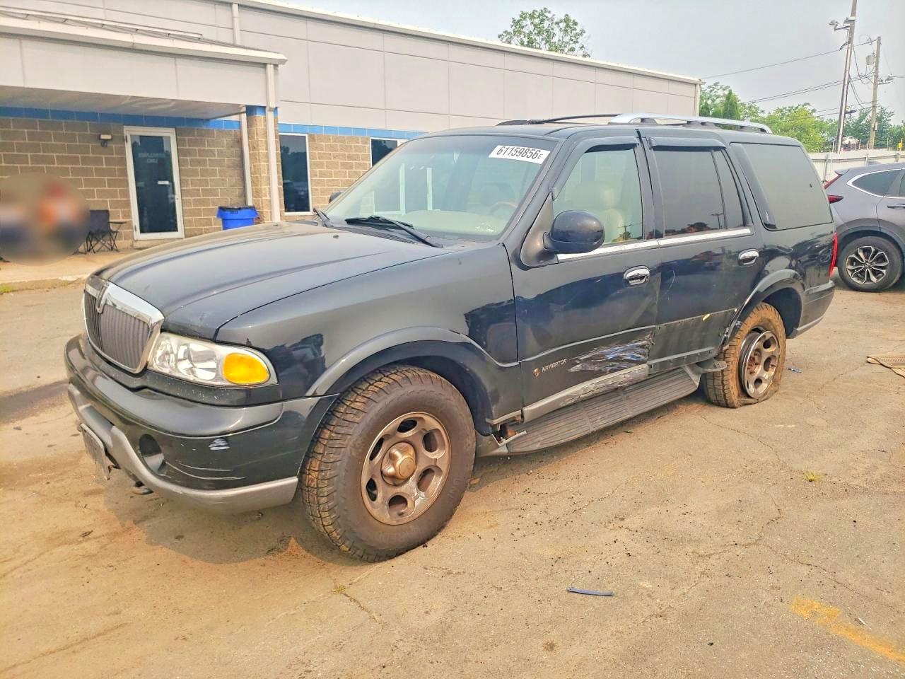 5LMFU28A21LJ03890 · 2001 LINCOLN NAVIGATOR