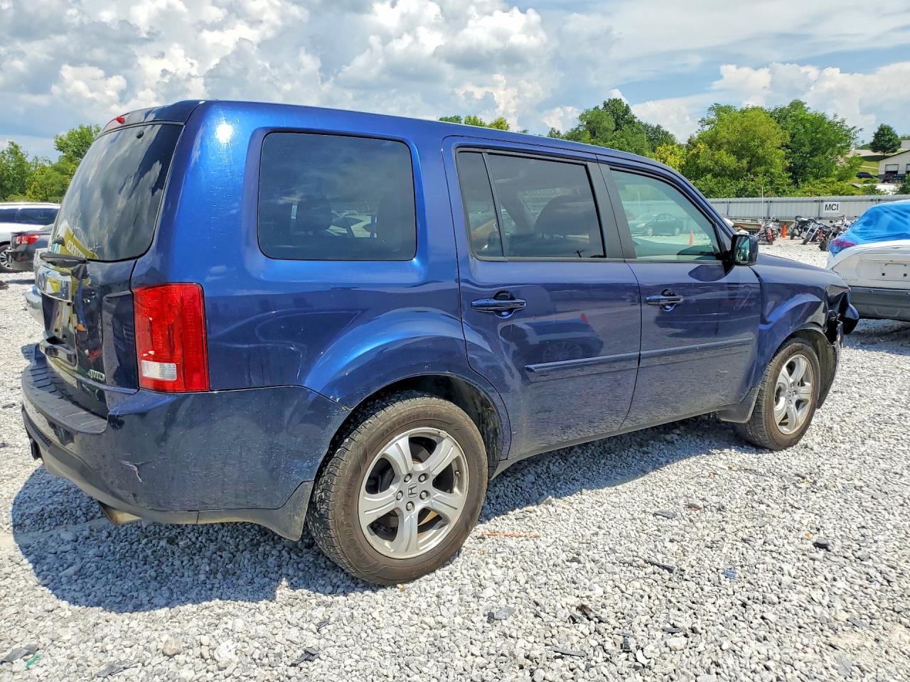 5FNYF4H54FB020755 · 2015 HONDA PILOT · 3/13
