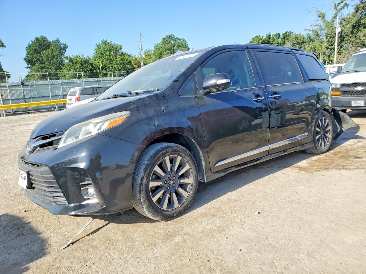 5TDYZ3DC8JS964567 · 2018 TOYOTA SIENNA