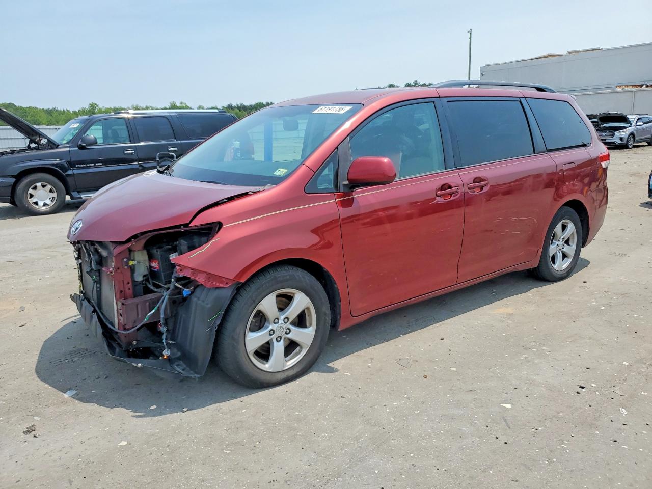 2011 TOYOTA SIENNA