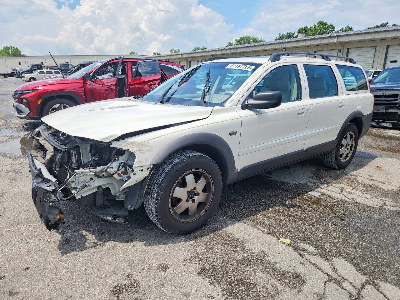 YV1SZ58D421056792 · 2002 VOLVO V70