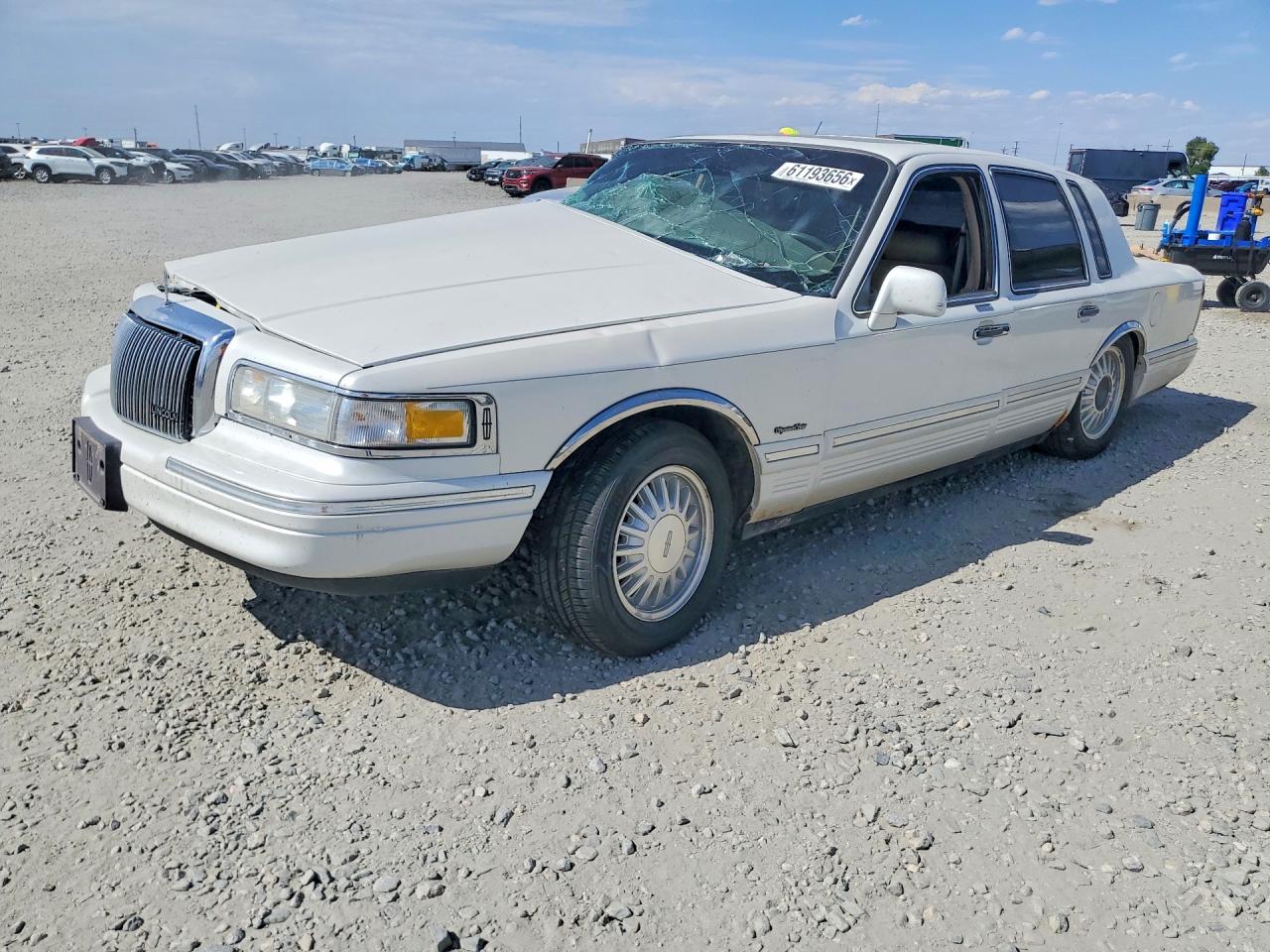1LNLM82W3VY662564 · 1997 LINCOLN TOWN CAR