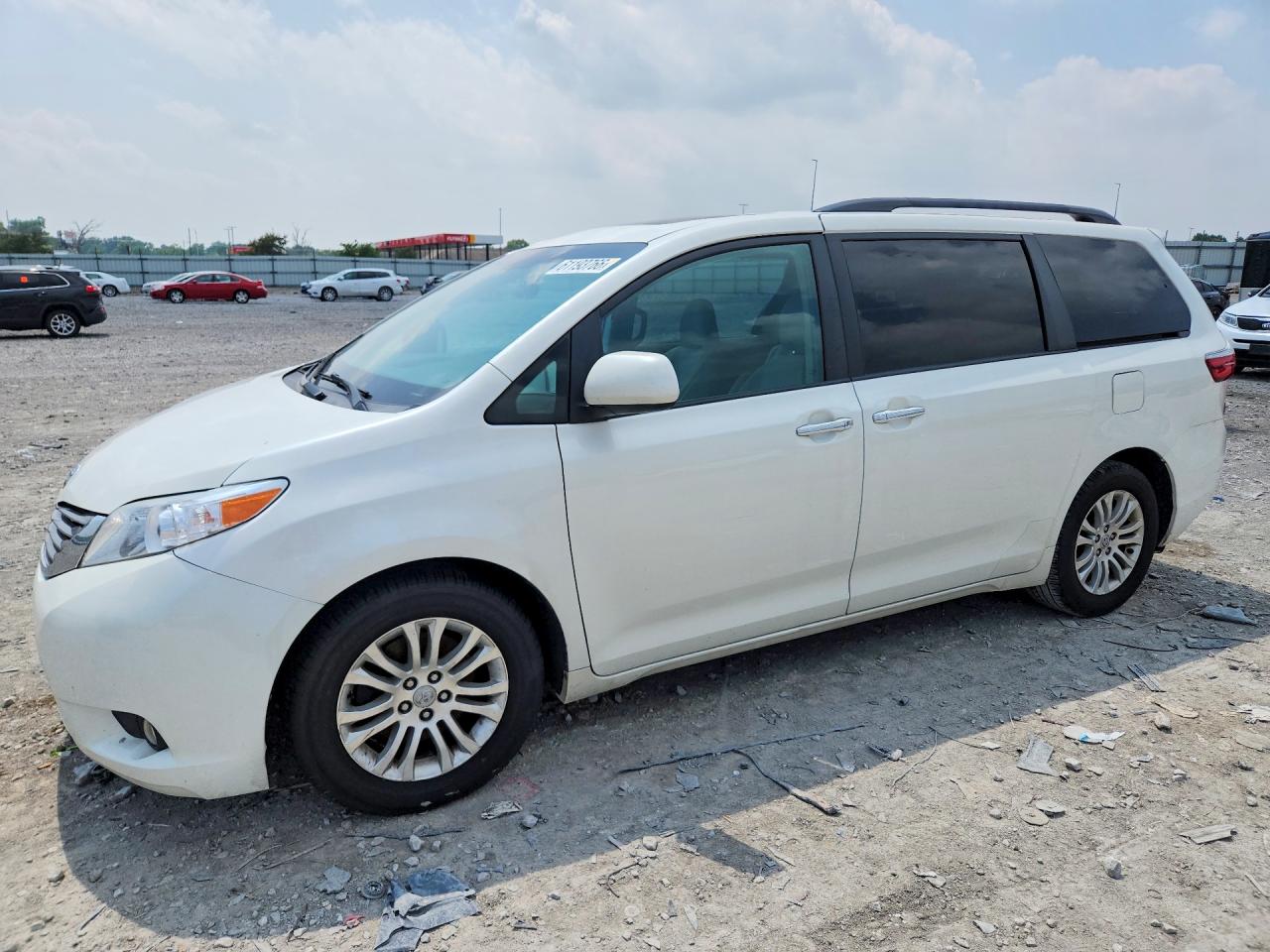 5TDYZ3DCXHS861399 · 2017 TOYOTA SIENNA