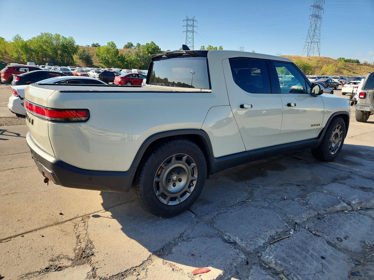 7FCTGCAA1SN041349 · 2025 RIVIAN R1T · 3/12